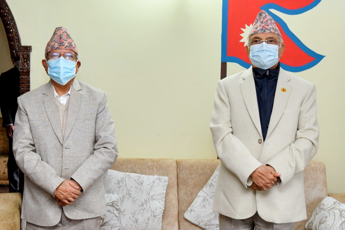 ‘केपी ओली र माधव नेपालमा छुट्टिएर रहने हिम्मत देखिएन’
