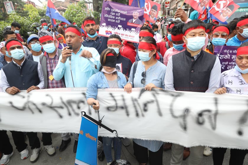 संसद् विघन बदरविरुद्ध ओलीका कार्यकता सडकमा