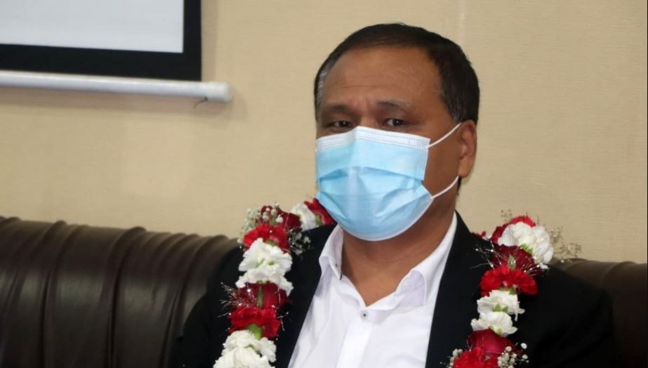 कुलमान घिसिङको पत्रकार सम्मेलनमा झ्याप–झ्याप बिजुली