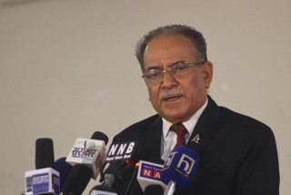 आयोगको निर्देशनलाई प्रचण्डको प्रतिवाद : शिक्षकलाई राजनीति गर्न नदिए पार्टी सिस्टम कोल्याप्स हुन्छ