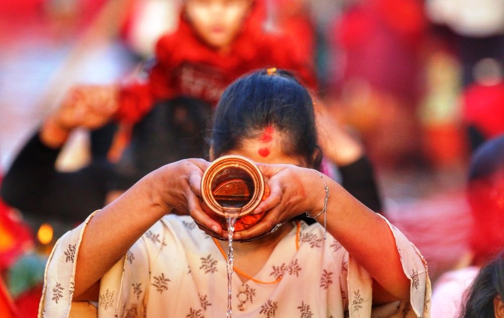 आज छठ पर्वको अन्तिम दिन, उदाउँदो सूर्यलाई अर्घ्य दिइँदै