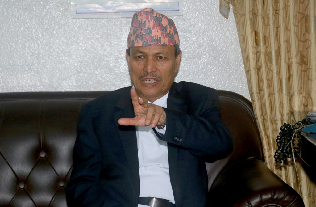 सोध्दै नसोधी एमालेको सल्लाहकारको टिका लागाएको भन्दै भीम रावलको आपत्ति