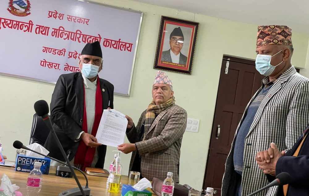 आफ्नै वाचा किन भुलेको भन्दै गण्डकीका मुख्यमन्त्रीलाई एमालेद्धारा ध्यानाकर्षण पत्र पेश