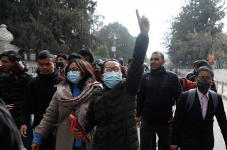 पेट्रोलियम पदार्थमा गरिएको मूल्य वृद्धिविरुद्ध विद्यार्थीहरुको प्रदर्शन