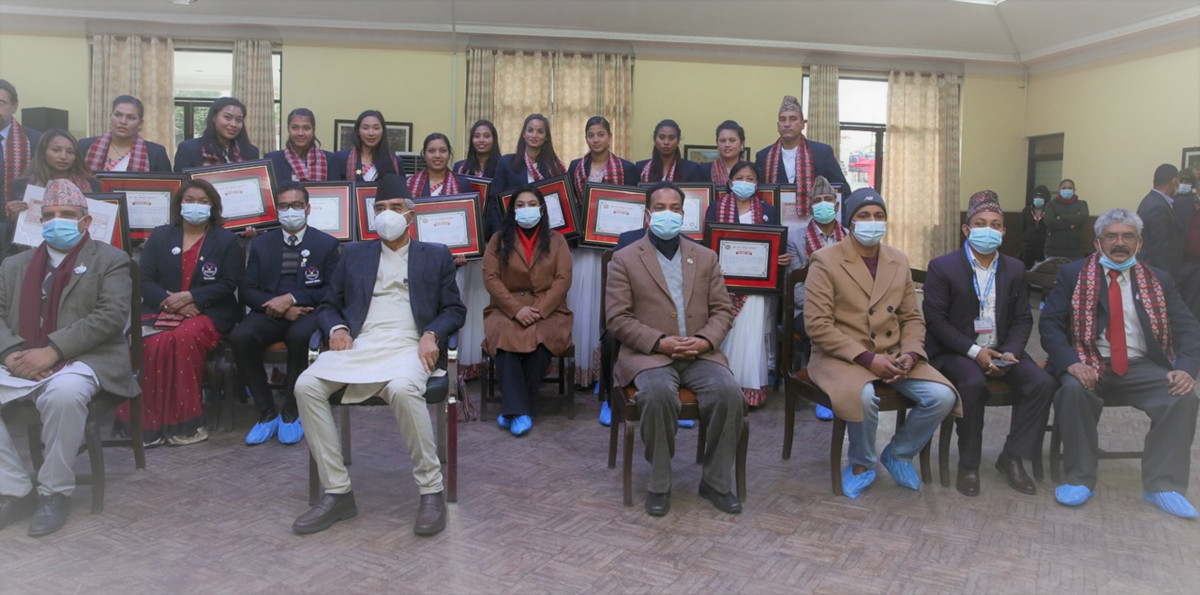 सेन्ट्रल जोन विजेता महिला भलिबल टोली नगदसहित सम्मानित