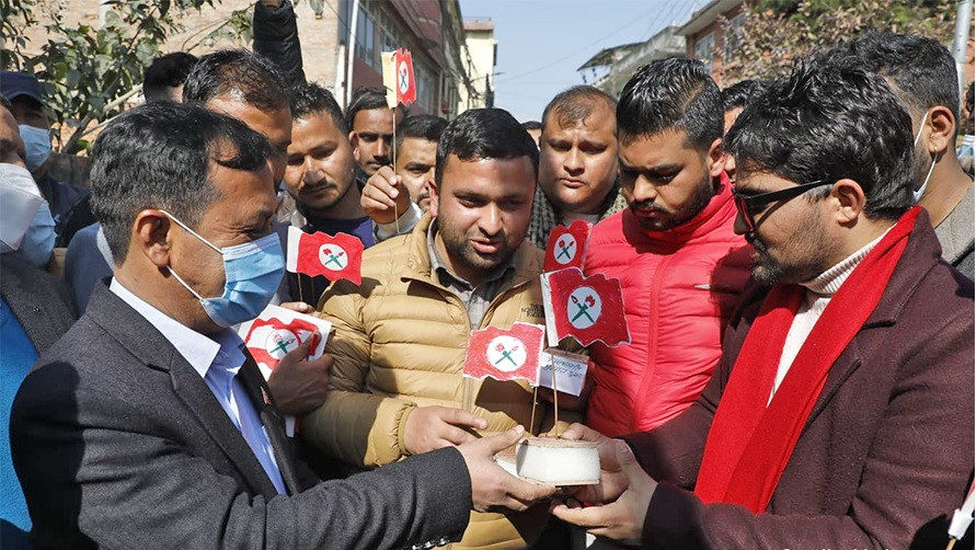 नेविसंघद्धारा महाधिवेशन गर्न दबाव स्वरुप कांग्रेसलाई झण्डा