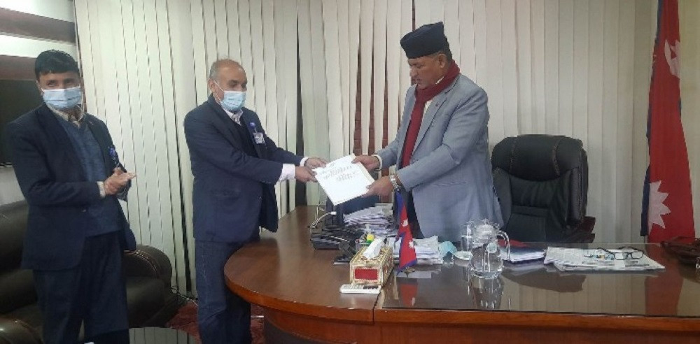 २४ लाख कोभिड खोप अनुगमनका लागि गठित समितिले बुझायो प्रतिवेदन