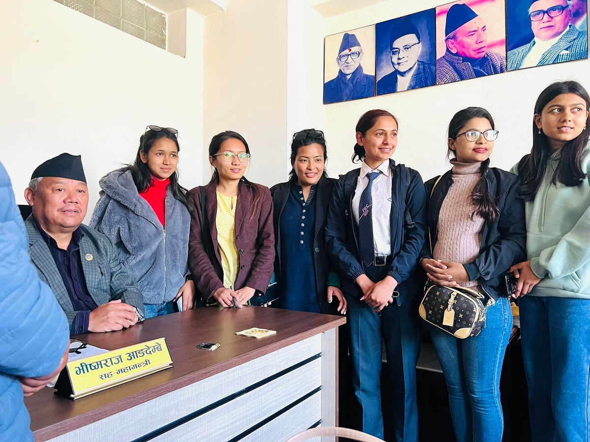 छात्रालाई नेविसंघ अध्यक्ष बनाउन माग गर्दै ज्ञापन पत्र