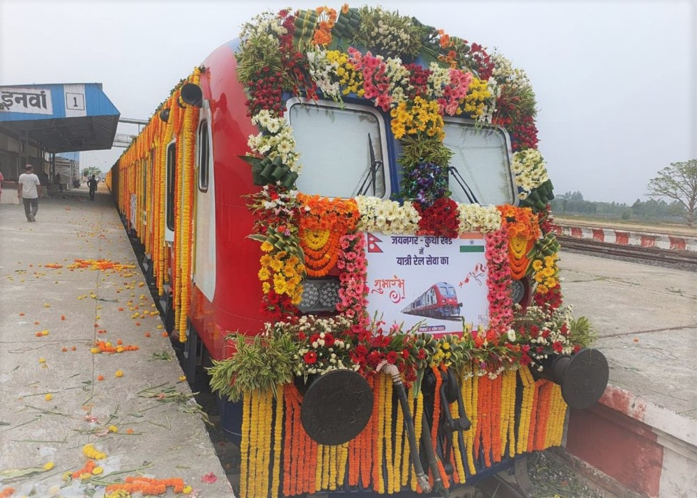 देउवा र मोदीद्वारा नेपाल रेल सेवाको संयुक्त रुपमा उद्घाटन