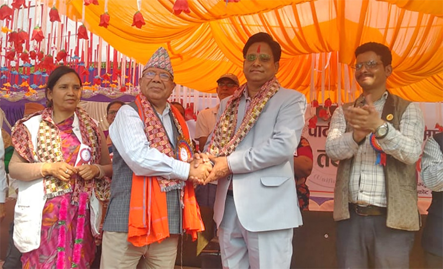 कञ्चनपुरमा एमालेबाट निर्वाचित मेयर सहितका जनप्रतिनीधी एकीकृत समाजवादी प्रवेश