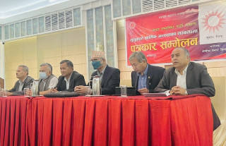 सरकारमाथि खनिए एमालेका पूर्वअर्थमन्त्रीहरु, भन्छन्–अर्थमन्त्री भाग्ने दिन आउन सक्छ