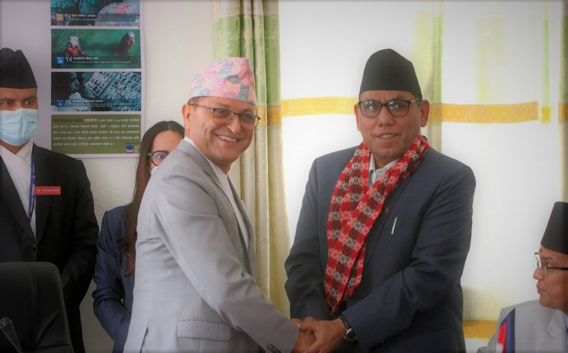 राष्ट्रियसभा सदस्य दाहालले लिए शपथ