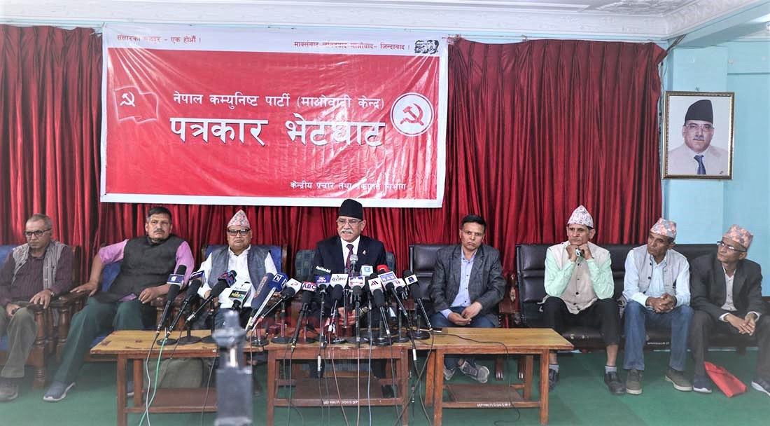प्रचण्डको आरोप : एमाले नेतृत्वमा ‘राजावादी होलीवाइन गठबन्धन’ बन्यो