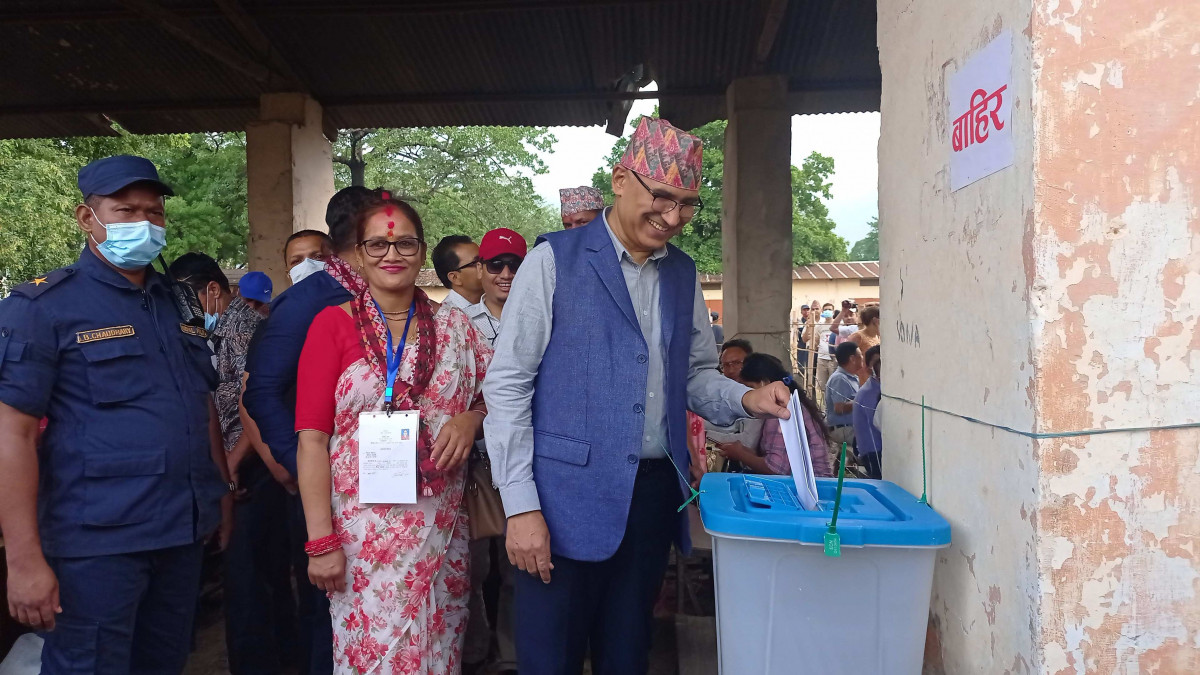एमाले उपाध्यक्ष पौडेलले गरे मतदान