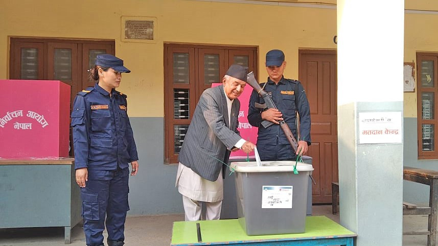कांग्रेस नेता रामचन्द्र पौडेलले तनहुँबाट मतदान गरे