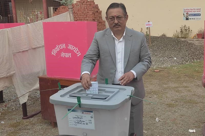 गृहमन्त्री खाणले रुपन्देहीको तिलोत्तमा-८ बाट गरे मतदान