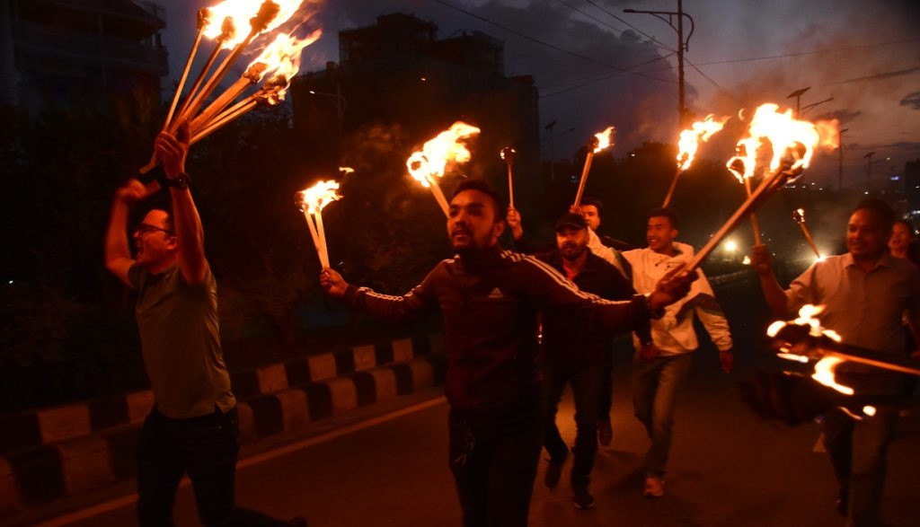 इन्धनमा मूल्यवृद्धिको विरोधमा युवा संघको मसाल जुलुस