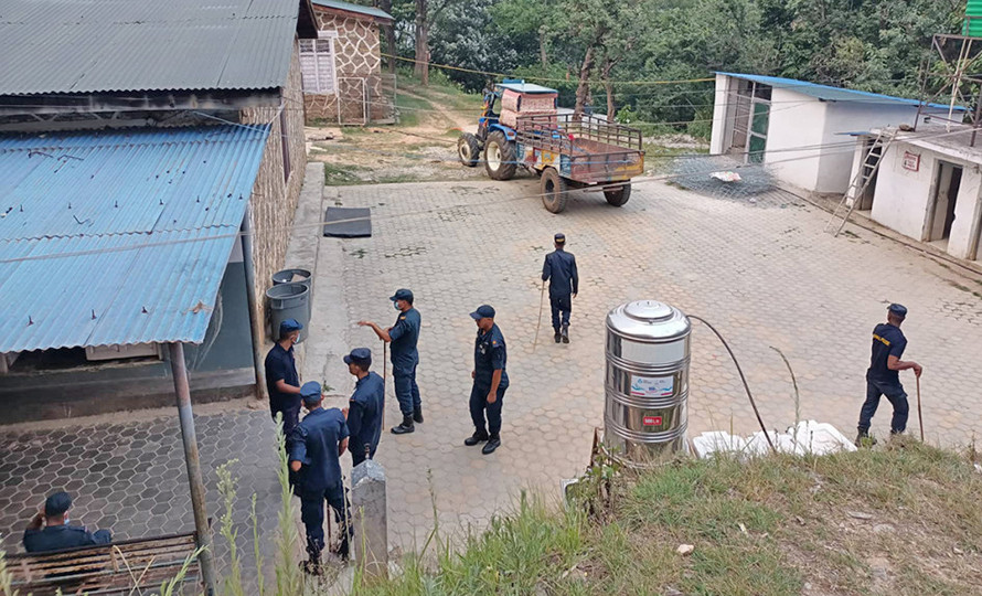 अछाममा प्रहरीले जाहेरी लिएपछि मृतक परिवारले बुझ्यो शव, मेयर चलाउनेसहित १३ जनाविरुद्ध जाहेरी 