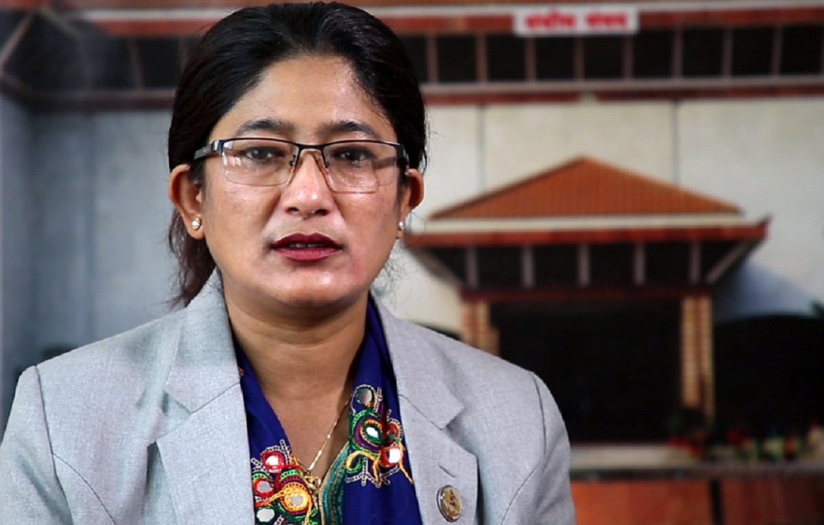 मन्त्री झाँक्रीसँग आक्रोशित हुँदै  सांसदले प्लेन भाडासहित क्षतिपूर्ति मागेपछि...