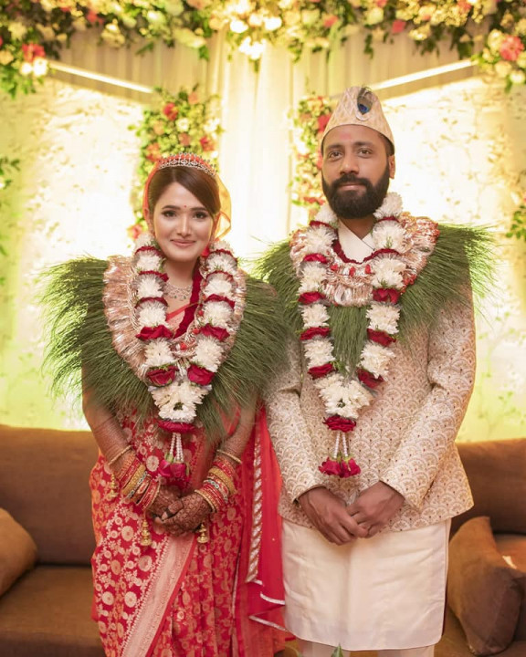 विवाह प्रस्ताव स्वीकारेकै ठाउँमा  गरिन् इन्दिरा जोशीले बिहे (हेर्नुहोस तस्बिर)