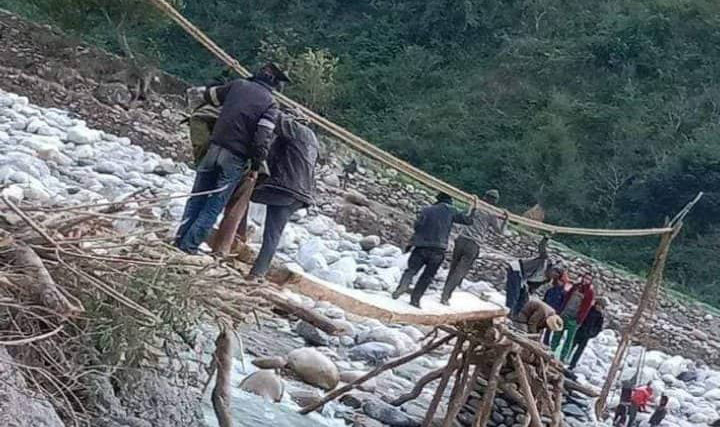 फट्के तर्दा सेती नदीमा खसेर गर्भवतीको मृत्यु