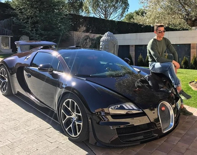 Cristiano Ronaldo's million-dollar Bugatti Veyron crashes