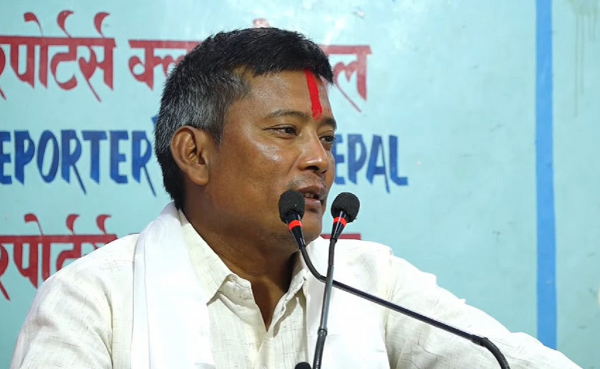 थरुहट थारुवान् राष्ट्रिय मोर्चाका संयोजक लक्ष्मण थारु रेशम चौधरीको पार्टीमा प्रवेश