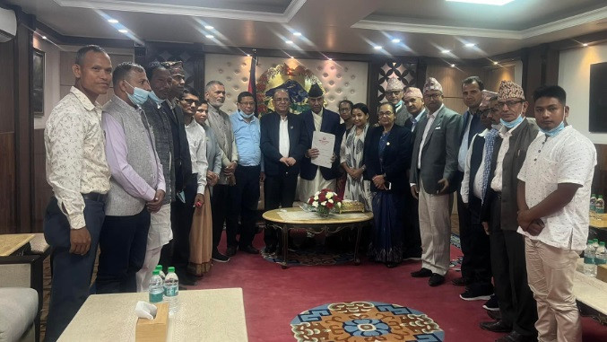 चितवनका मुद्दा बोकेर प्रचण्डसहित मेयर रेणु बालुवाटारमा, रोकिएका काम तुरुन्तै अघि बढाउन प्रधानमन्त्रीको  निर्देशन