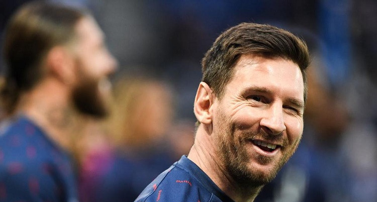 PSG offers Lionel Messi to extend his stay at the club until 2024