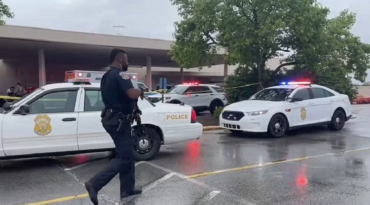 3 people killed during a shooting at an Indiana mall in the US