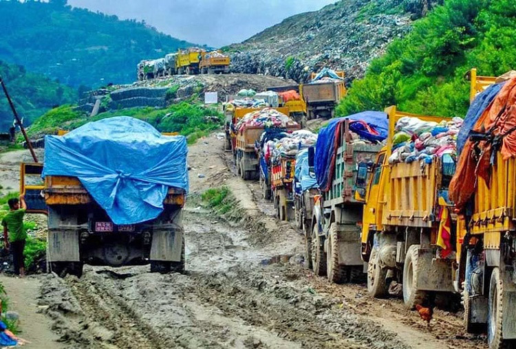 Residents of Bancharedanda again stopped vehicles carrying garbage from Kathmandu