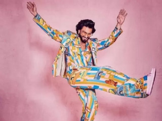 FIR against actor Ranveer Singh for nude pics