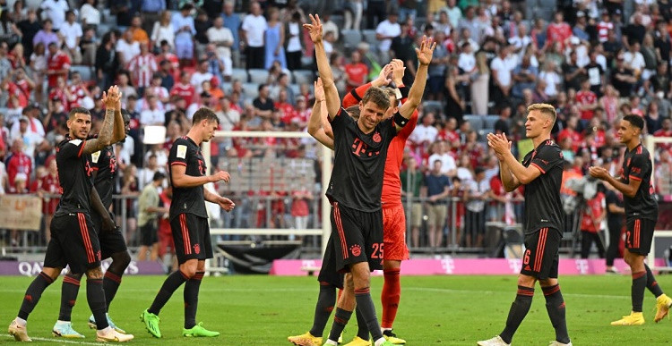 Bayern Munich beat Wolfsburg 2-0
