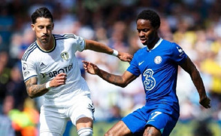 Leeds United stun Chelsea 3-0