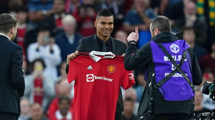 Casemiro signs for Manchester United