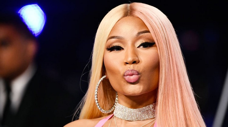 Nicki Minaj becomes First Solo Female Rapper to Debut at No. 1
