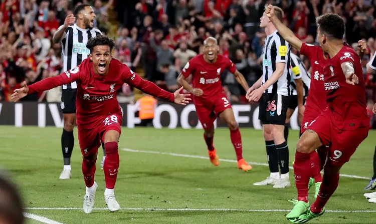 Liverpool beat Newcastle United 2-1