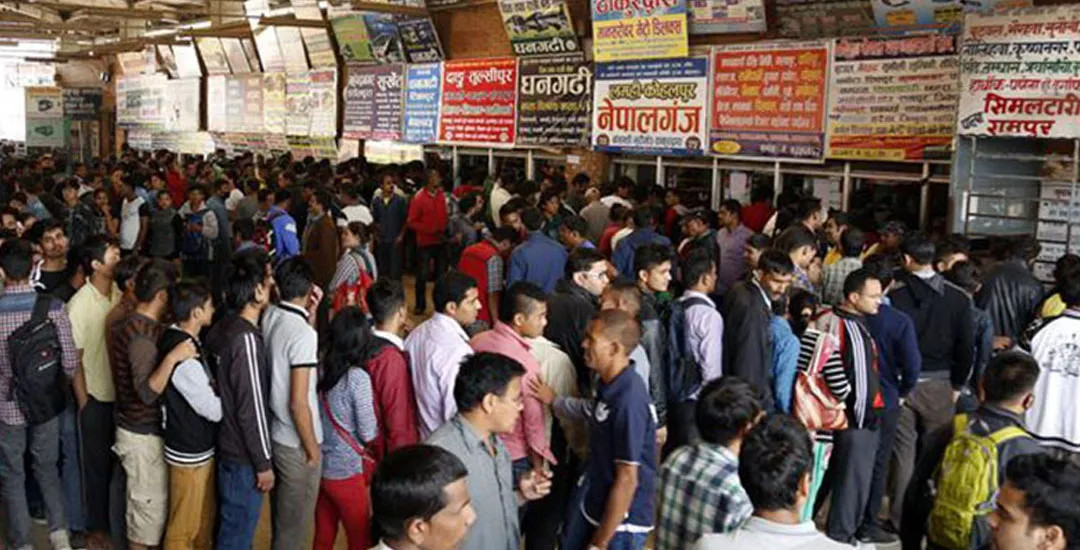 दसैँ नजिकिएसँगै १७ लाखले छाडे काठमाडौं उपत्यका, दशमीसम्म दुई लाखले  छाड्ने अनुमान, यात्रुका समस्या उस्तै (खास खबर)