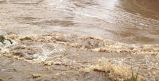 भेनेजुएलामा बाढीले बगाउँदा ७ जनाको मृत्यु