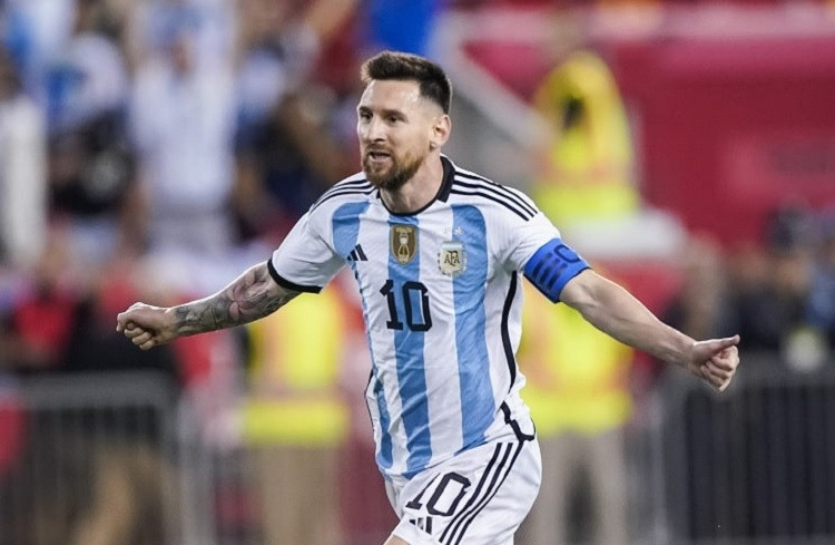 Argentina beat Australia 2-1