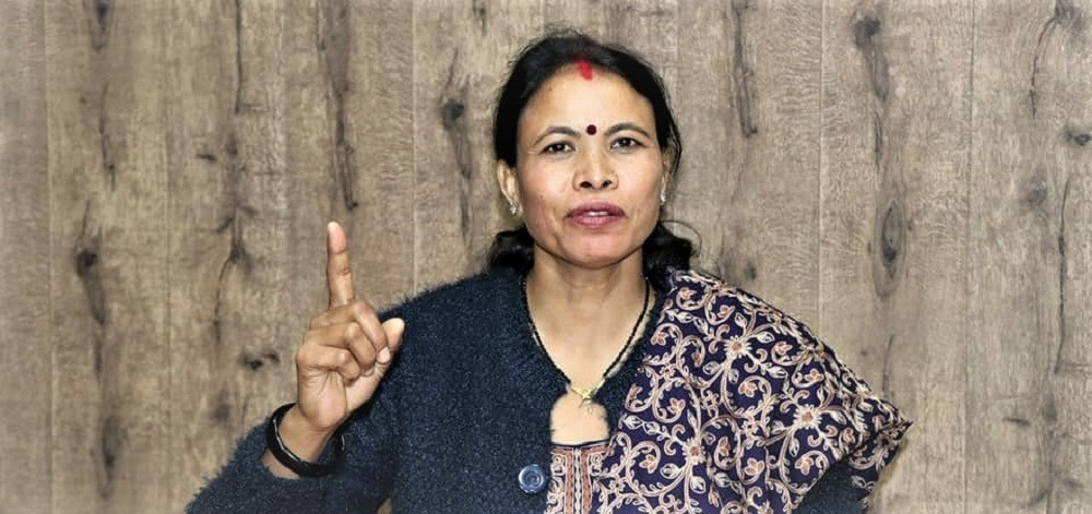 एमाले छाडेर स्वतन्त्र उम्मेदवारी दिने गंगा चौधरीको घोषणा