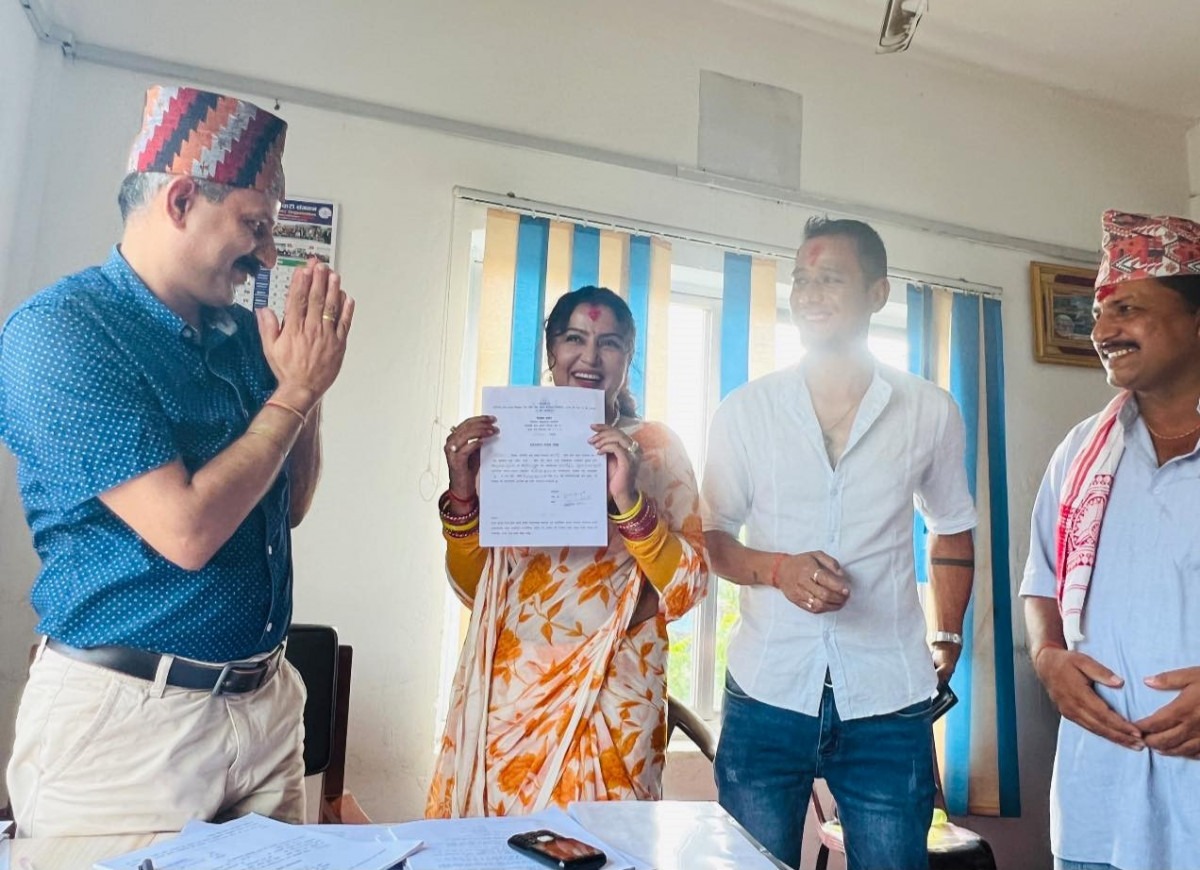 रेखा थापाले मोरङ–३ बाट दर्ता गराइन् उम्मेदवारी