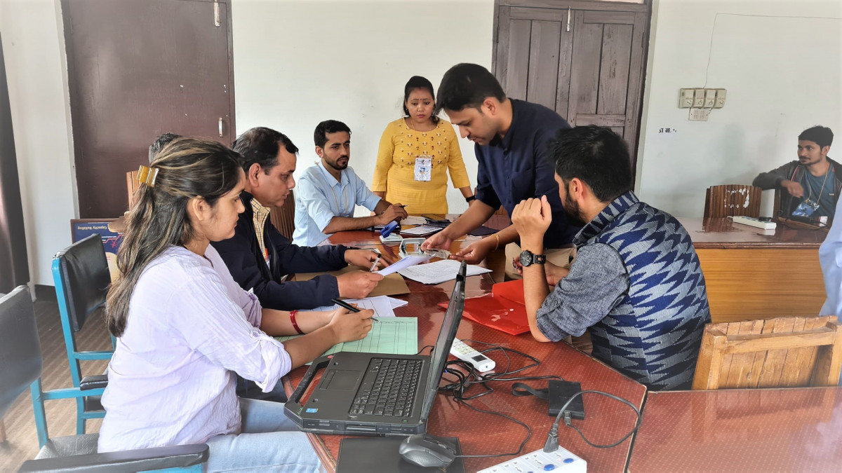 रवि लामिछानेले दर्ता गराए चितवन– २ बाट  उम्मेदवारी