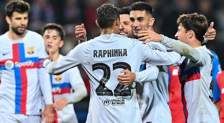 Barcelona beat Plzen 4-2