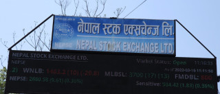 सेयर बजारमा सामान्य गिरावट, एक अर्ब बढीको कारोबार
