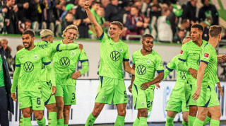 Wolfsburg stun Dortmund