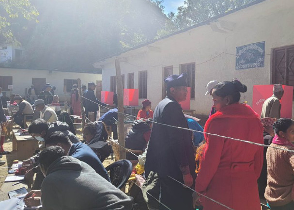 दार्चुलाको शैल्यशिखर मतदान केन्द्रमा हवाई फायर, मतदान स्थगित