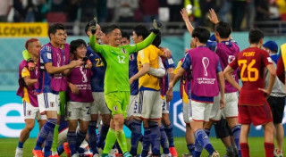 Japan stun Spain 2-1