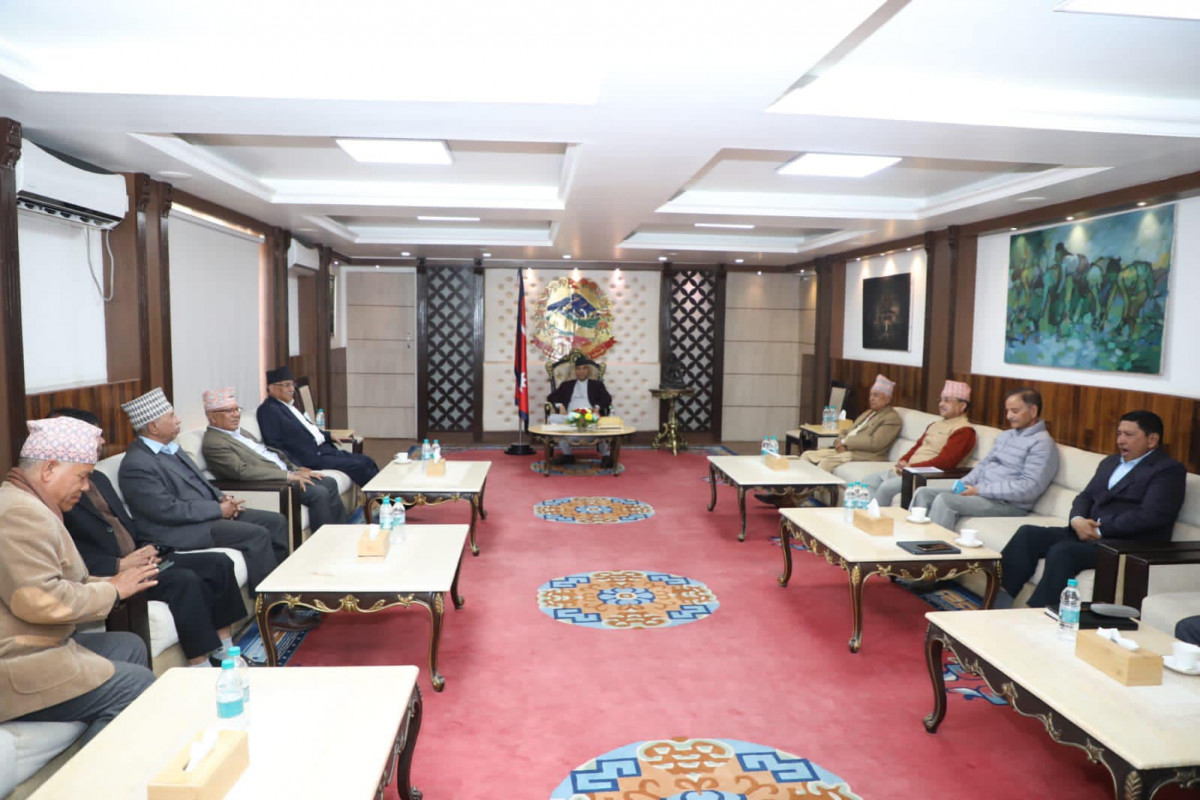 गठबन्धनका शीर्ष नेता बालुवाटारमा छलफल गर्दै