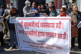 बसोबासको टुंगो नलाग्दा नदी किनारबाट हटाइएका सुकुम्बासी परिवार अन्योलमा, तत्कालीन राहतभन्दा दीर्घकालीन र विश्वसनीय व्यवस्थापन नै मुख्य आवश्यकता (खास खबर)